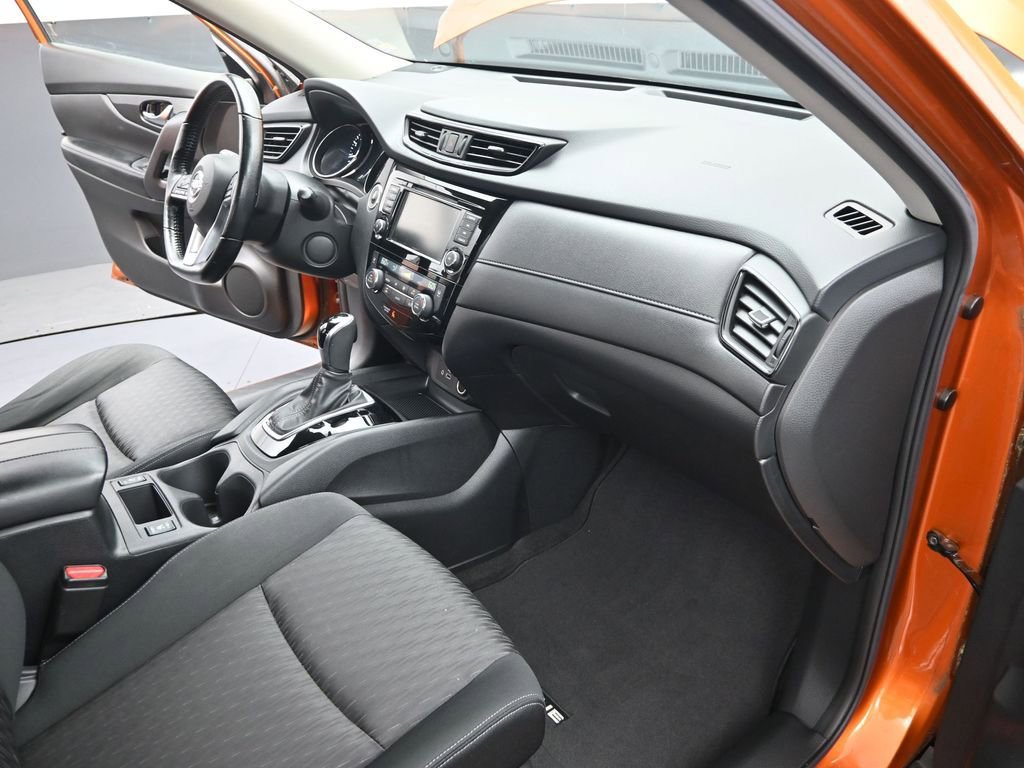 Used 2020 Nissan Rogue SV image 24