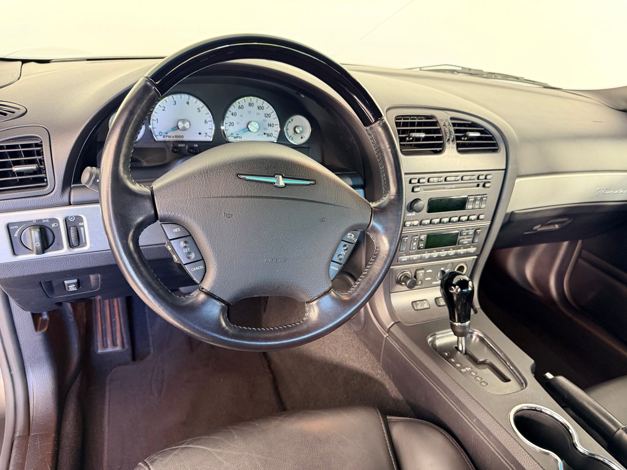 Used 2003 Ford Thunderbird RWD image 4