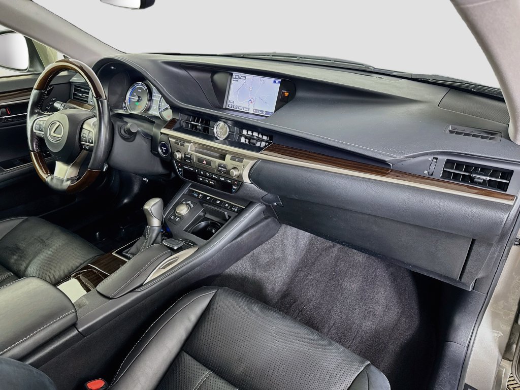 Used 2016 Lexus ES 300h FWD image 31