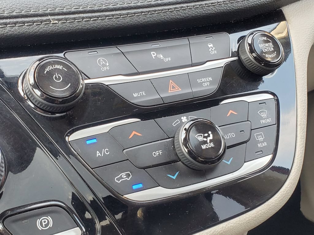 Used 2018 Chrysler Pacifica Limited FWD image 22
