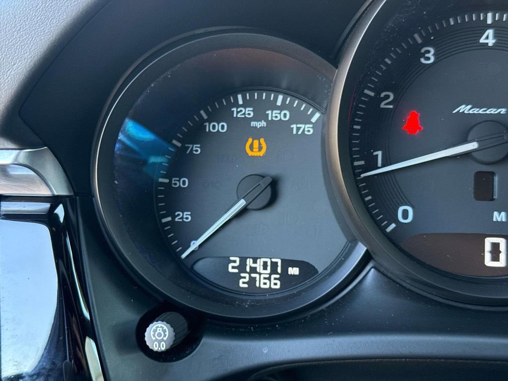 Used 2023 Porsche Macan Turbo image 22