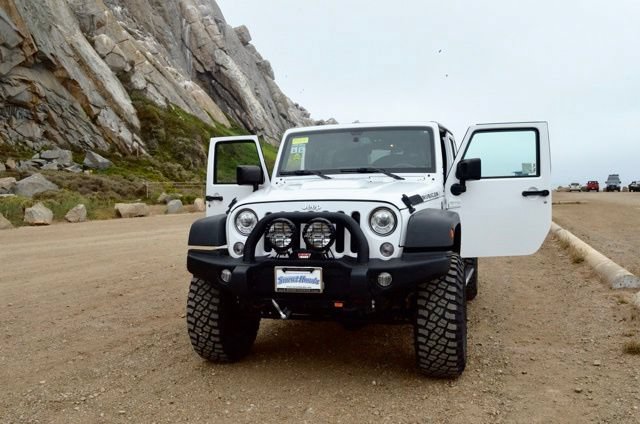 Used 2017 Jeep Wrangler Unlimited Rubicon w/ Connectivity Group AWD/4WD image 36