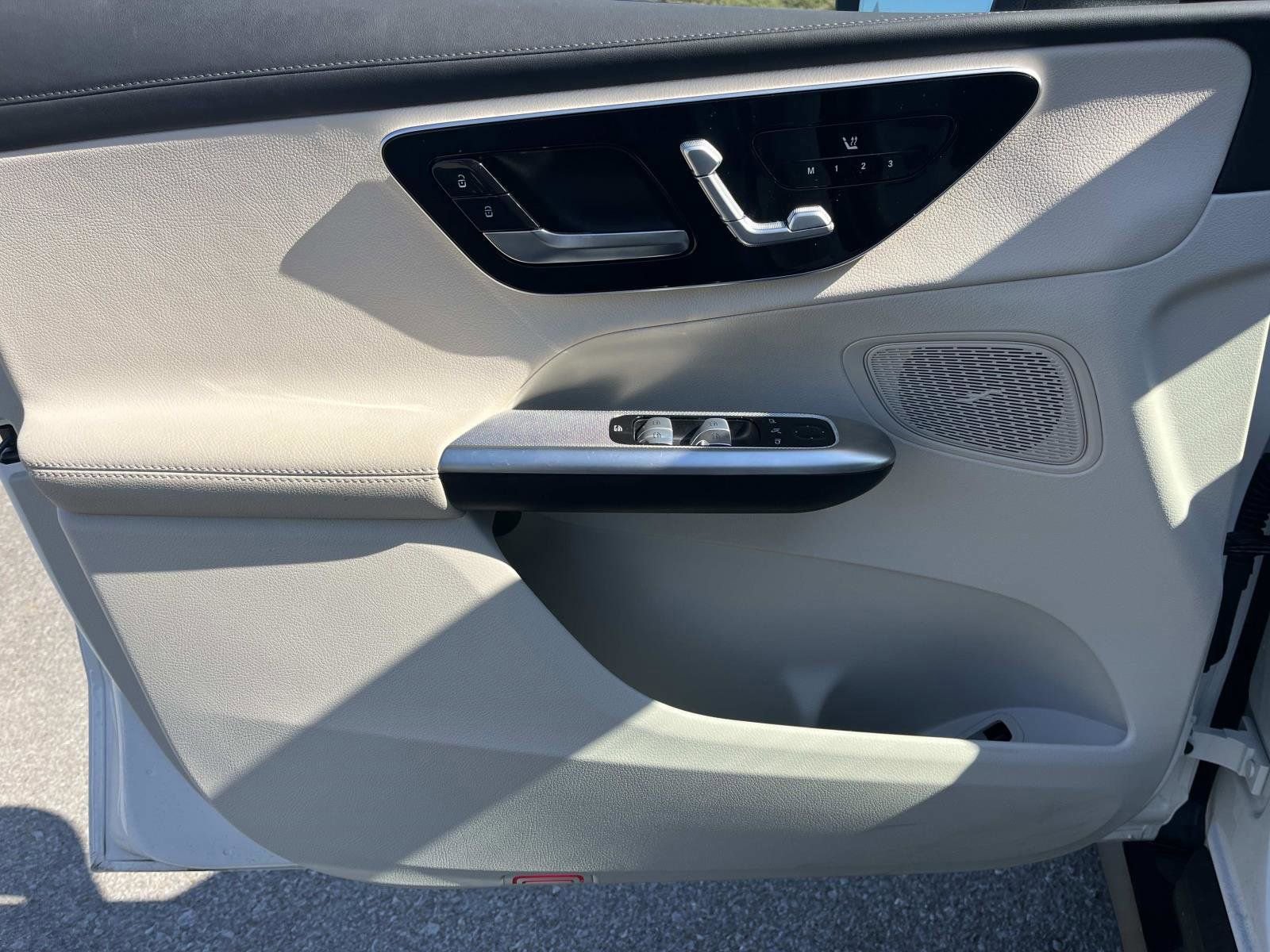 Certified 2025 Mercedes-Benz GLC 300 image 17