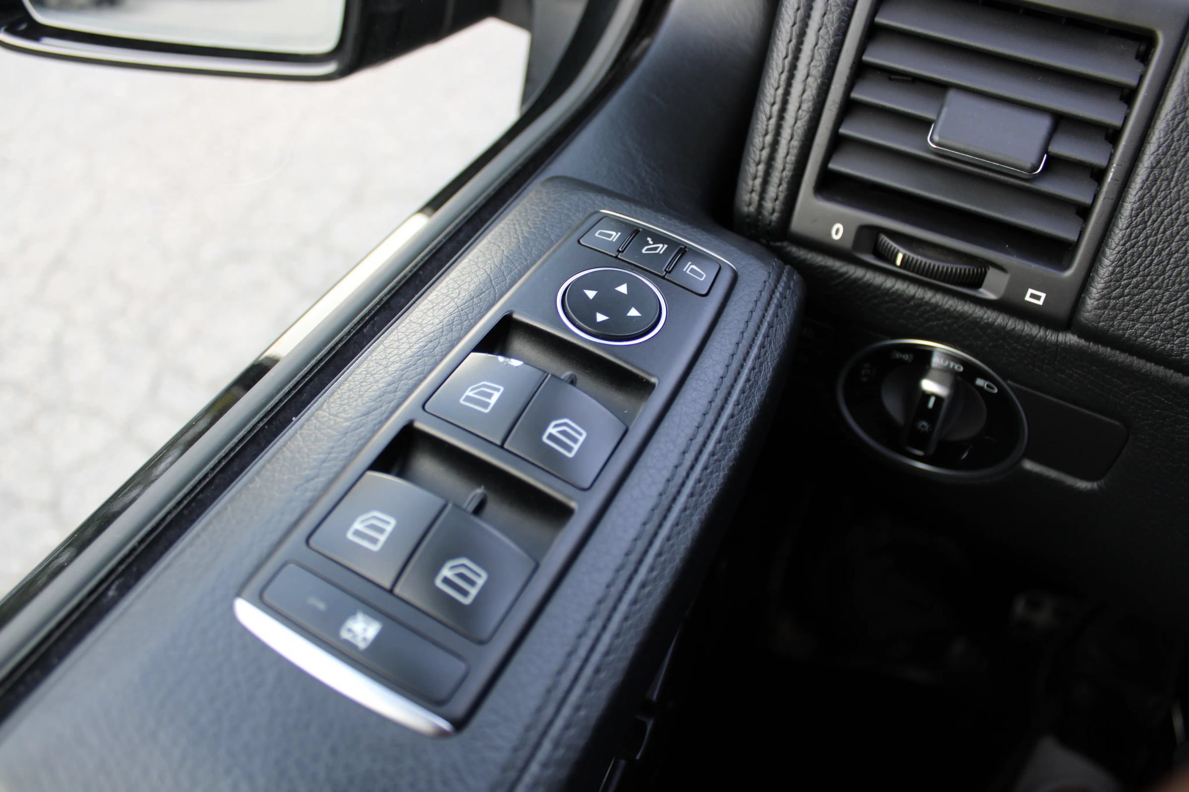 Used 2015 Mercedes-Benz G 550 image 28