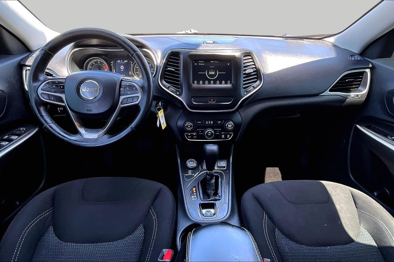 Used 2019 Jeep Cherokee Latitude w/ Cold Weather Group AWD/4WD image 14