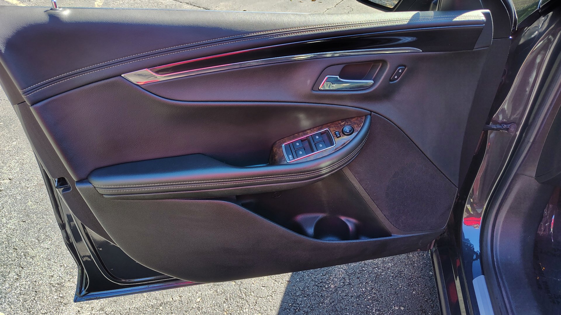 Used 2015 Chevrolet Impala LTZ image 9