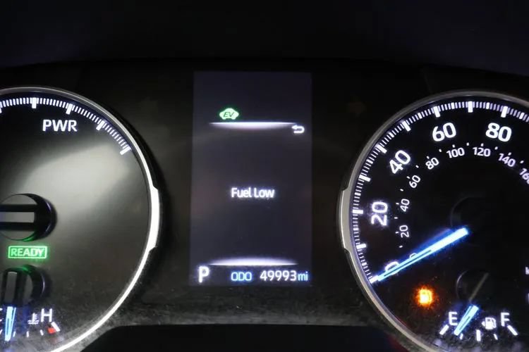Used 2022 Toyota RAV4 LE AWD/4WD image 25