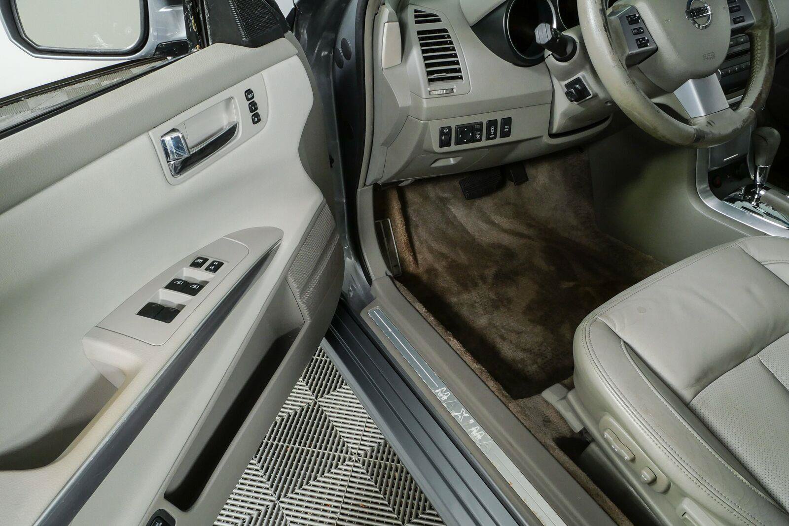 Used 2008 Nissan Maxima 3.5 SE w/ Sensory Pkg FWD image 7