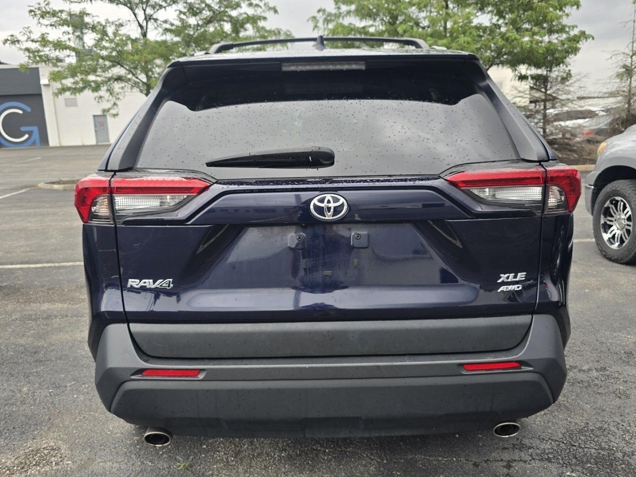 Used 2022 Toyota RAV4 XLE AWD/4WD image 6
