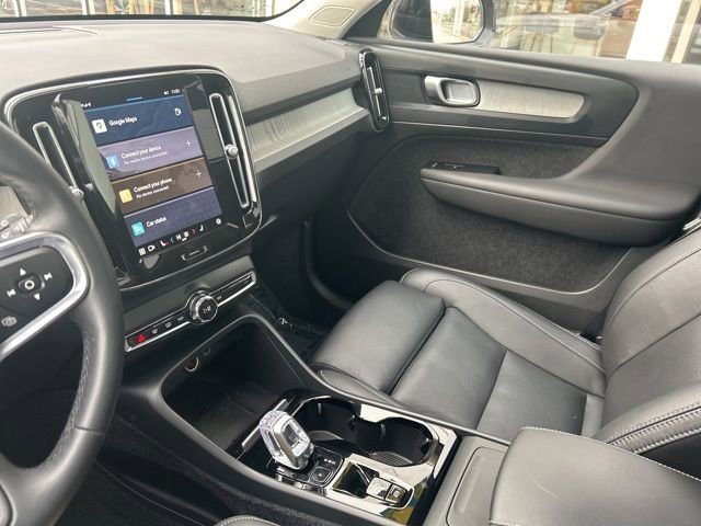 Certified 2025 Volvo XC40 B5 Plus AWD/4WD image 19