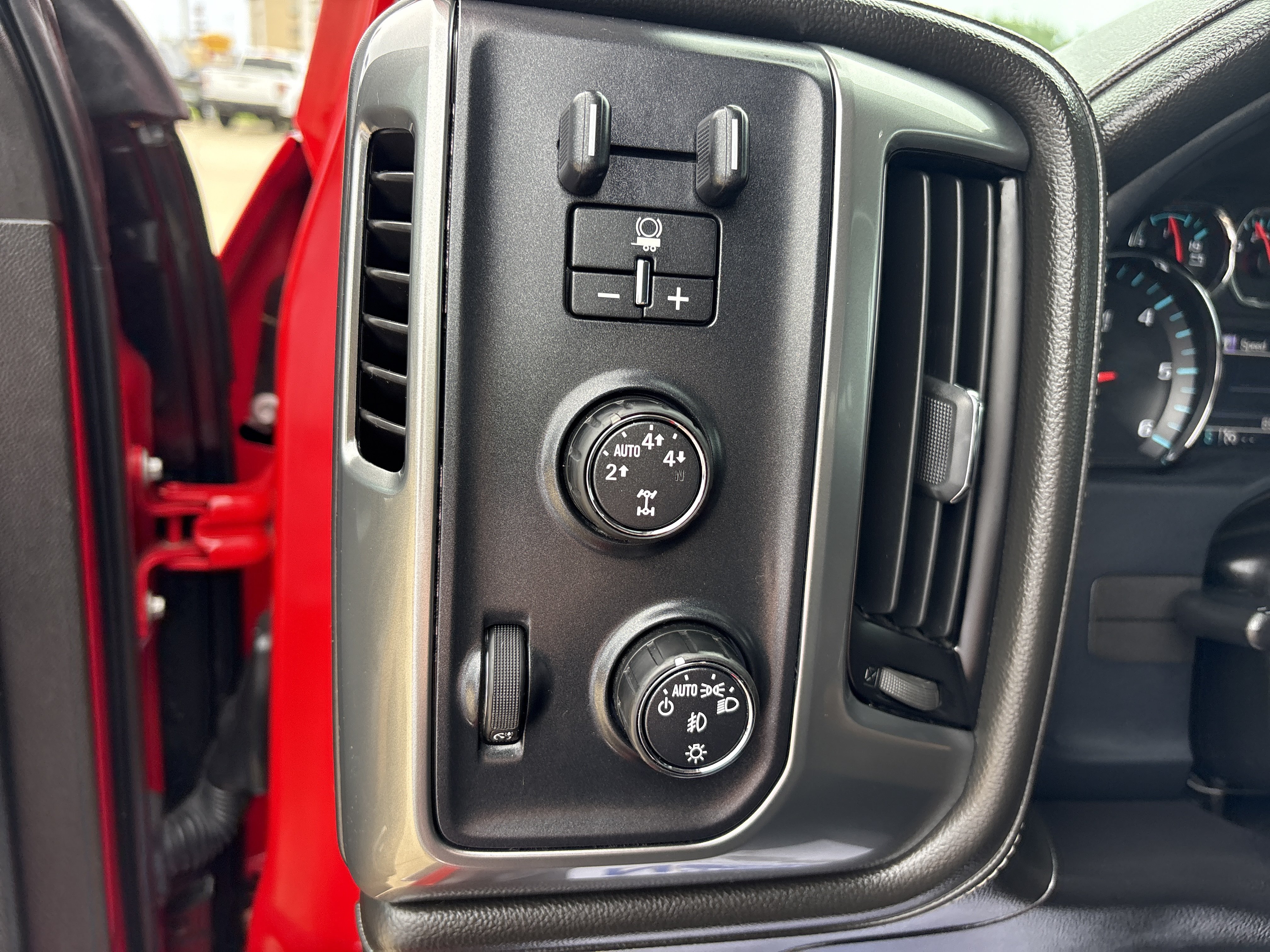 Used 2016 Chevrolet Silverado 1500 LTZ w/ LTZ Plus Package AWD/4WD image 27