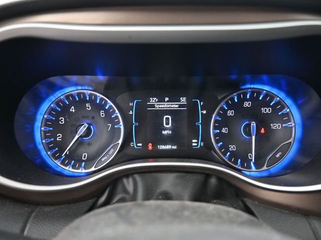 Used 2017 Chrysler Pacifica Touring-L w/ Tire & Wheel Group image 17