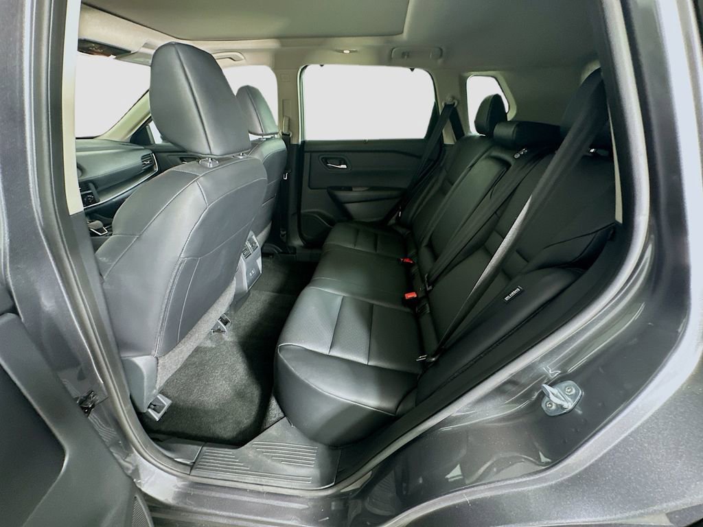 Used 2024 Nissan Rogue SV w/ SV Premium Package FWD image 24