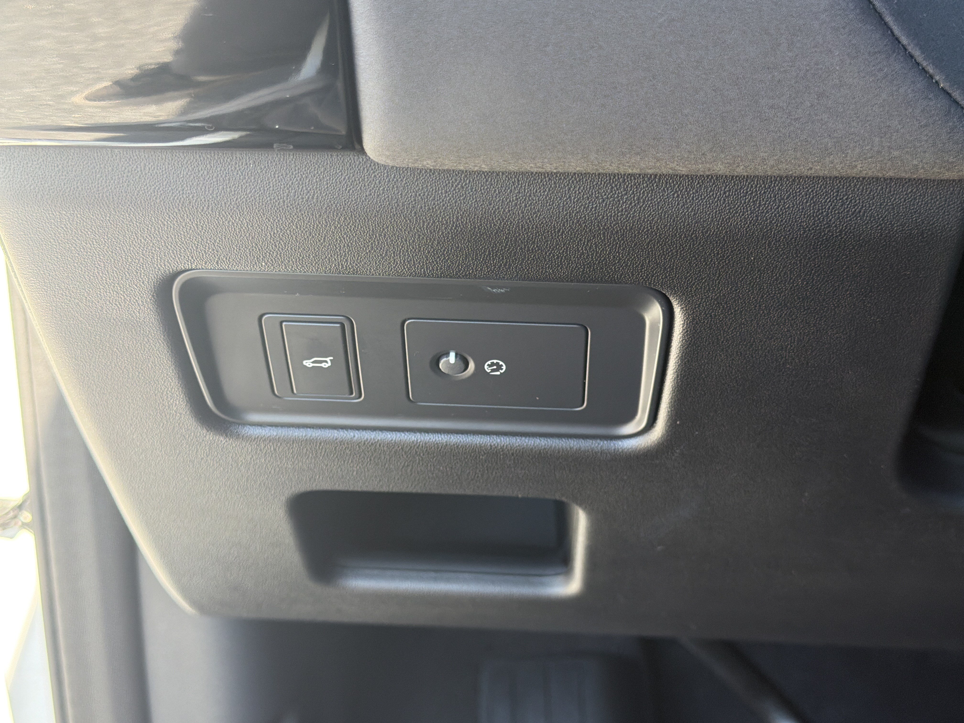 Used 2020 Land Rover Discovery Landmark AWD/4WD image 38