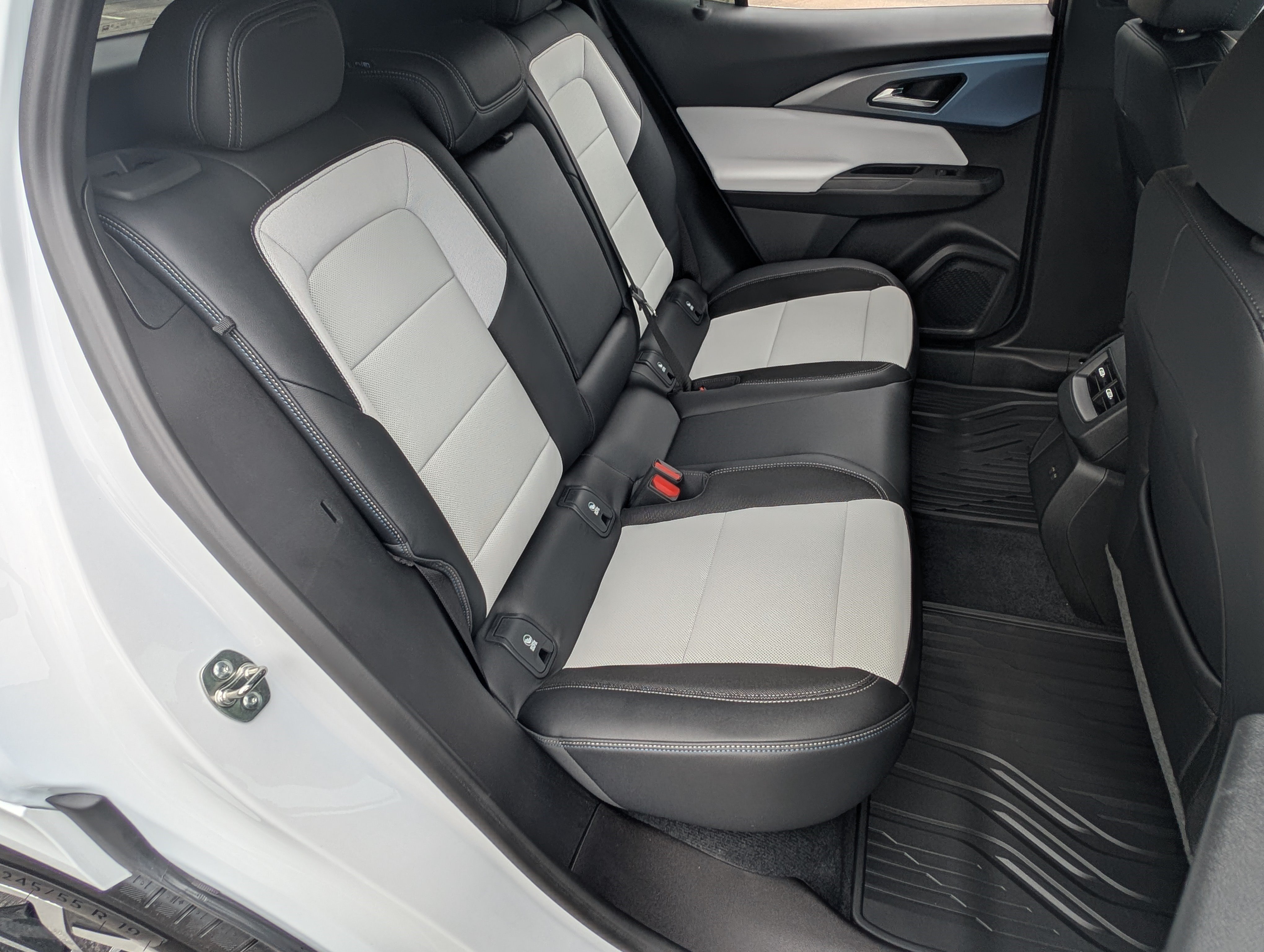 Used 2024 Chevrolet Equinox EV LT FWD image 18