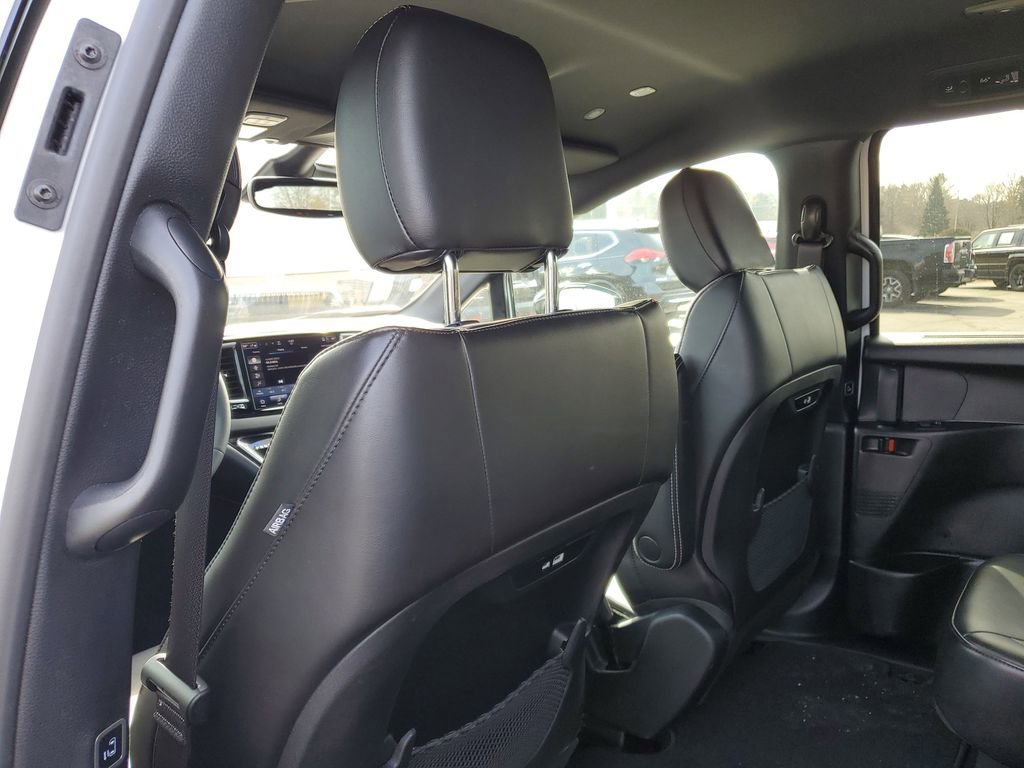 Used 2025 Chrysler Pacifica Select image 30