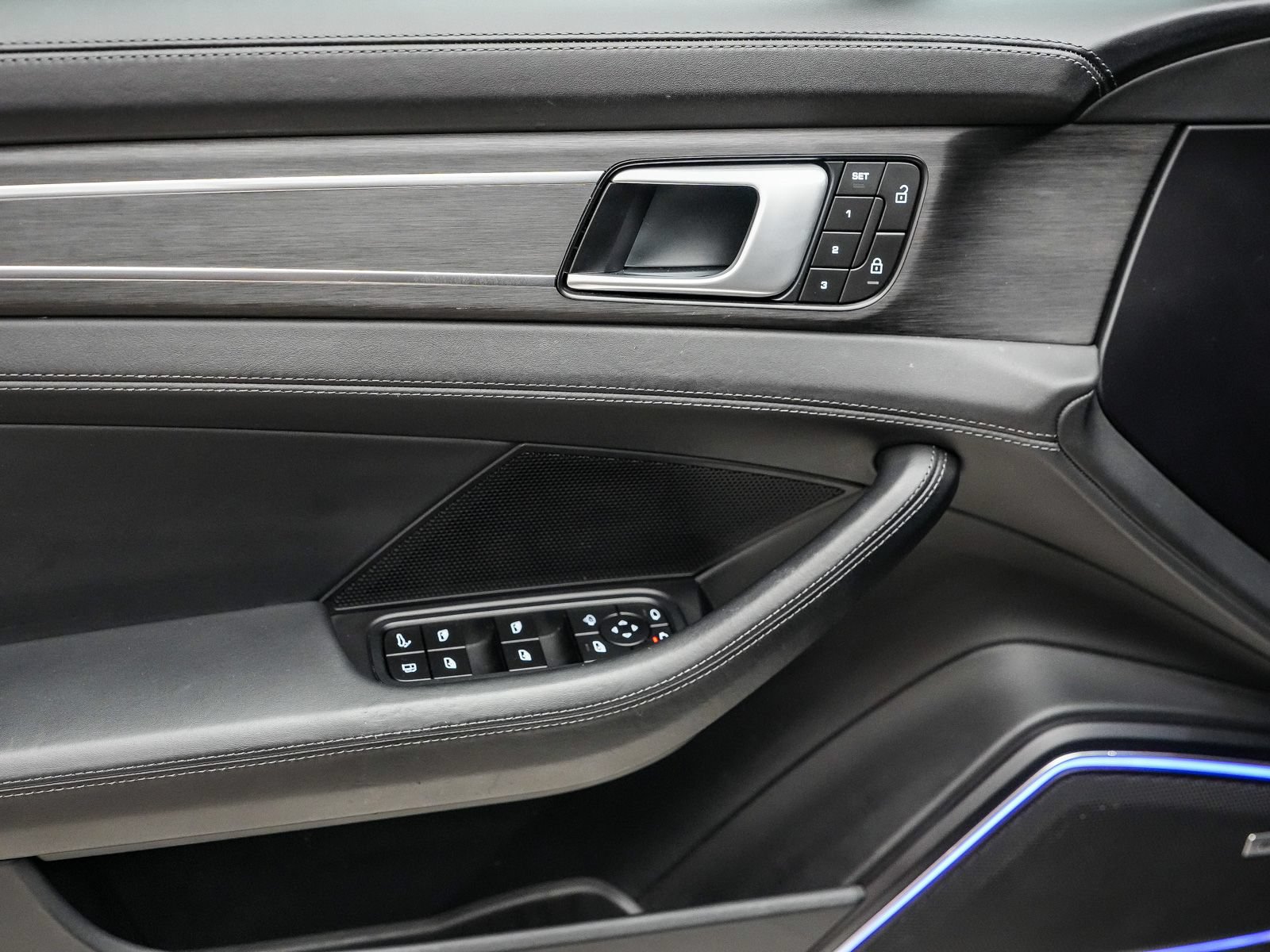 Used 2022 Porsche Panamera 4 E-Hybrid AWD/4WD image 26