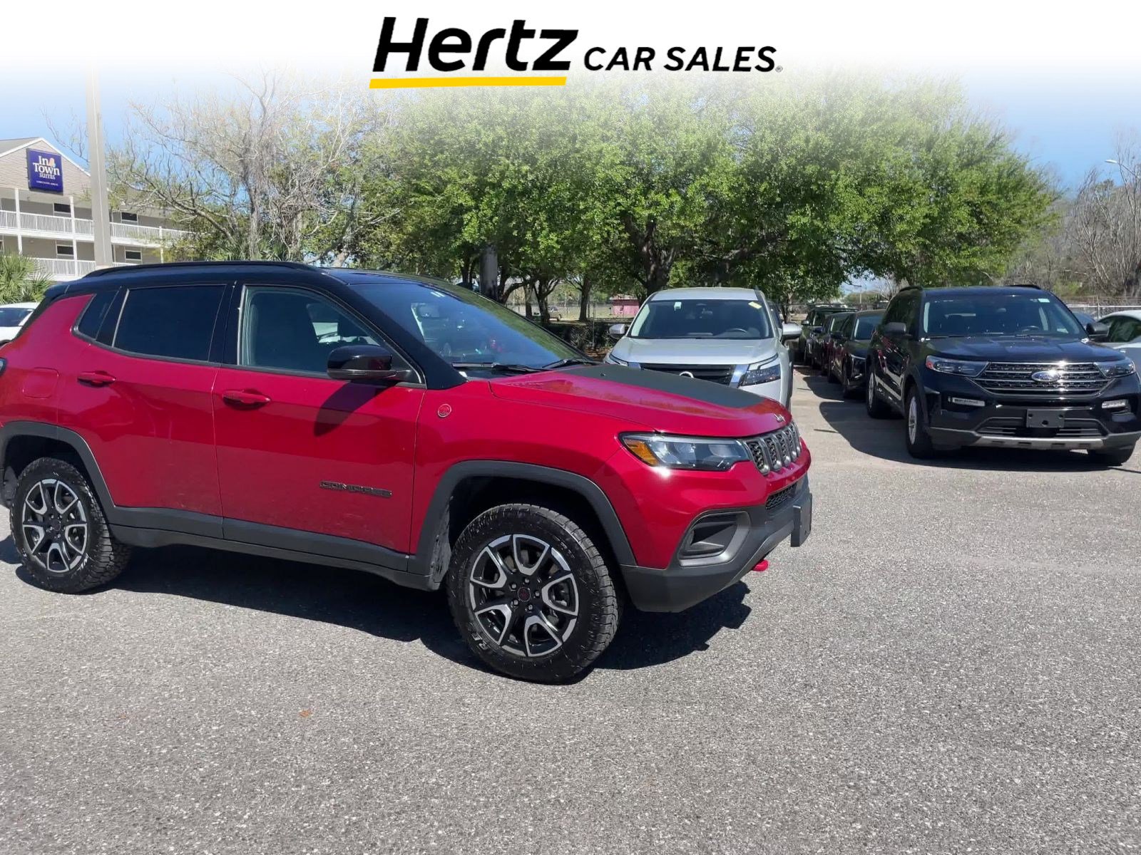 Used 2025 Jeep Compass Trailhawk AWD/4WD image 1