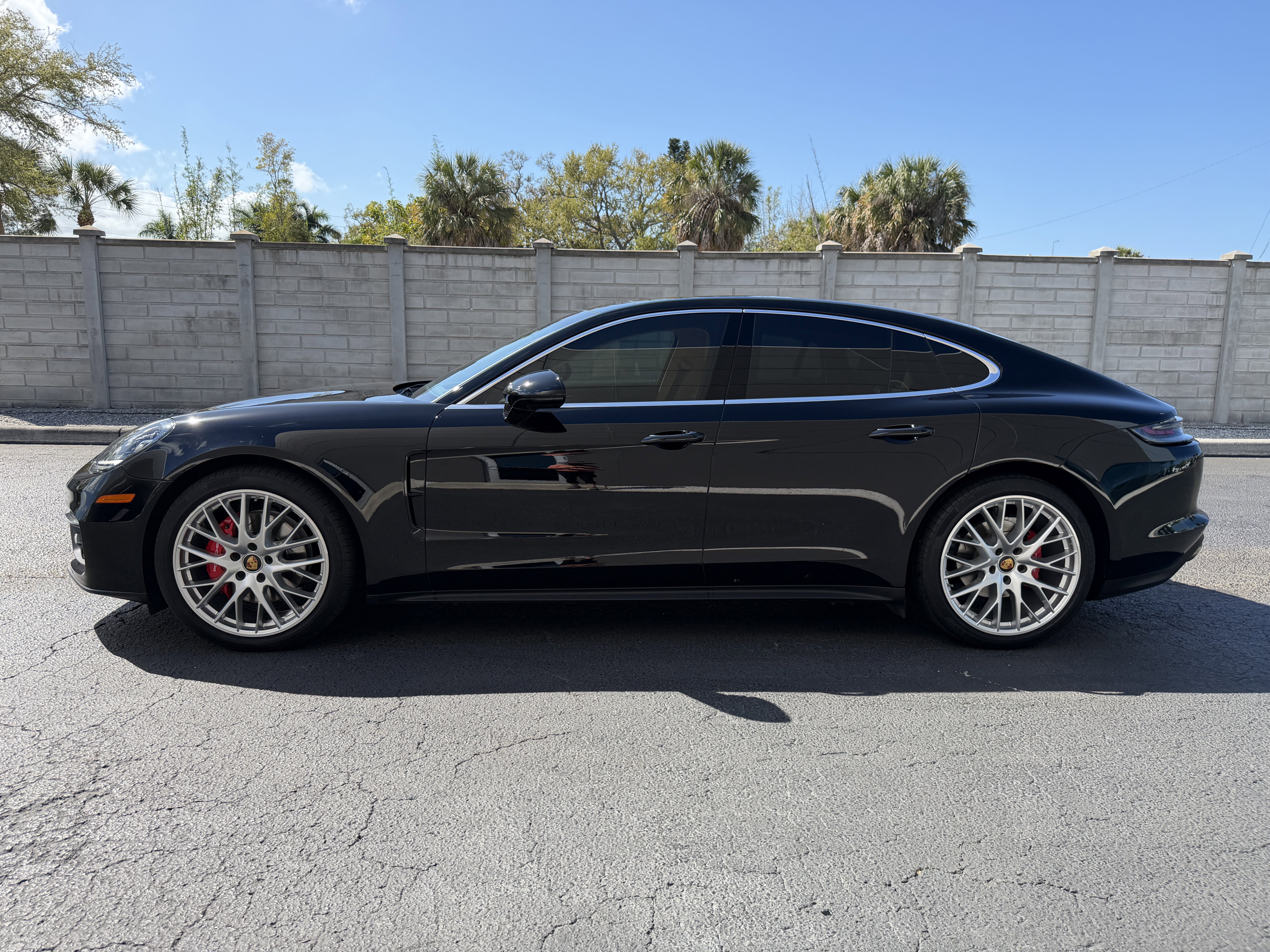 Certified 2023 Porsche Panamera 4S image 2
