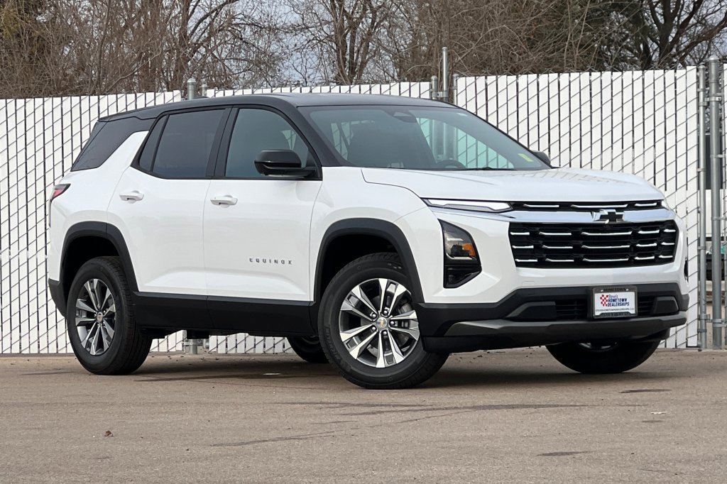 New 2026 Chevrolet Equinox LT w/ Convenience Package II image 2