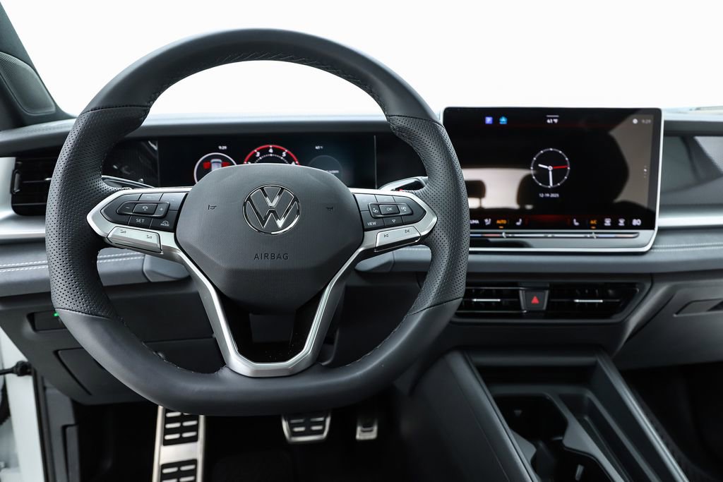 New 2026 Volkswagen Tiguan SE R-Line image 59