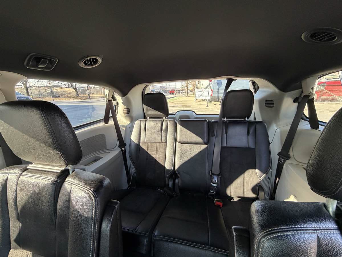 Used 2019 Dodge Grand Caravan SXT FWD image 19