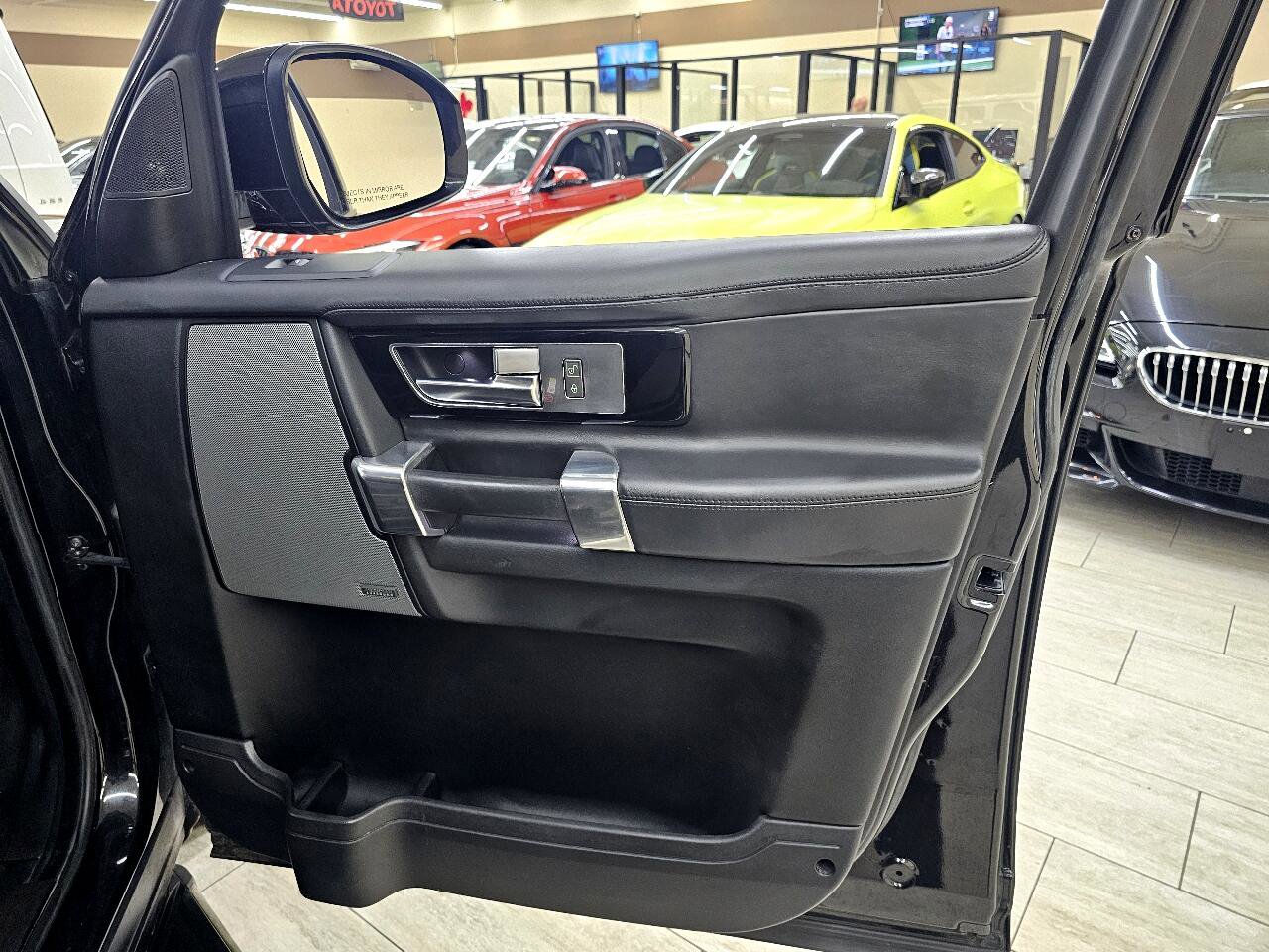 Used 2016 Land Rover LR4 HSE LUX image 41