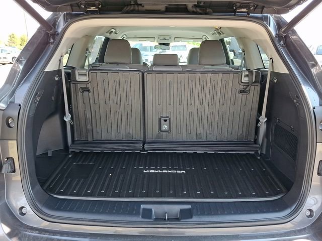 Used 2023 Toyota Highlander LE image 27