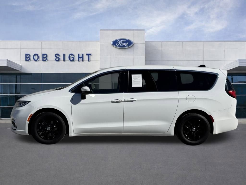 Used 2023 Chrysler Pacifica Touring-L image 35