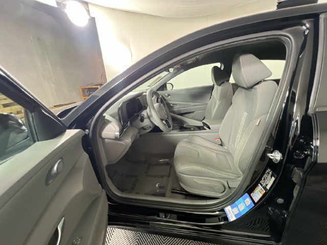 Used 2023 Hyundai Elantra SEL FWD image 14