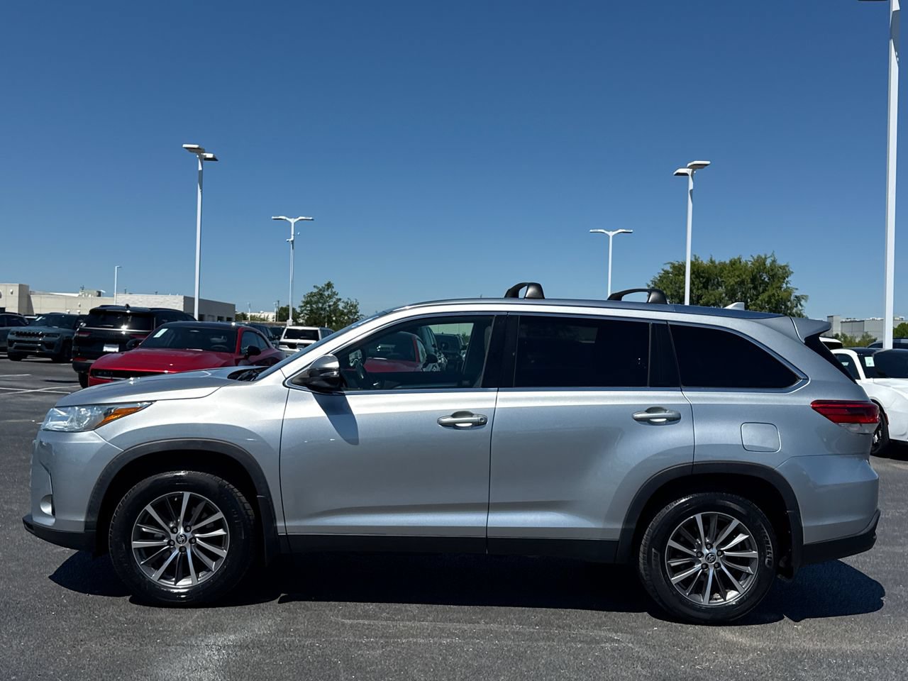 Used 2019 Toyota Highlander XLE FWD image 6