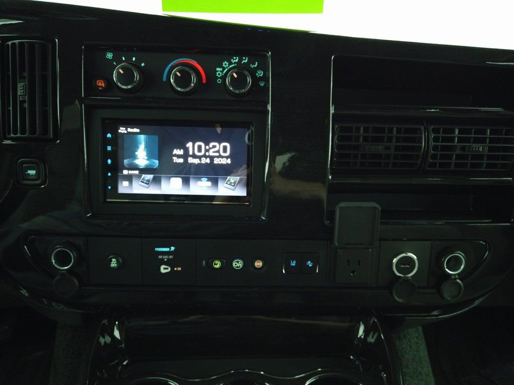 Used 2020 GMC Savana 2500 Extended w/ Enhanced Convenience Package image 30