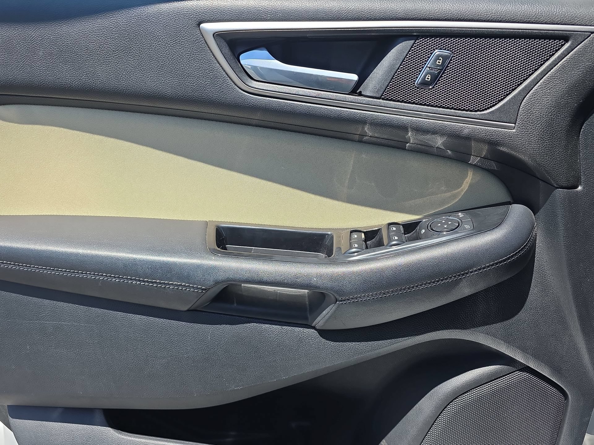 Used 2015 Ford Edge SEL FWD image 24
