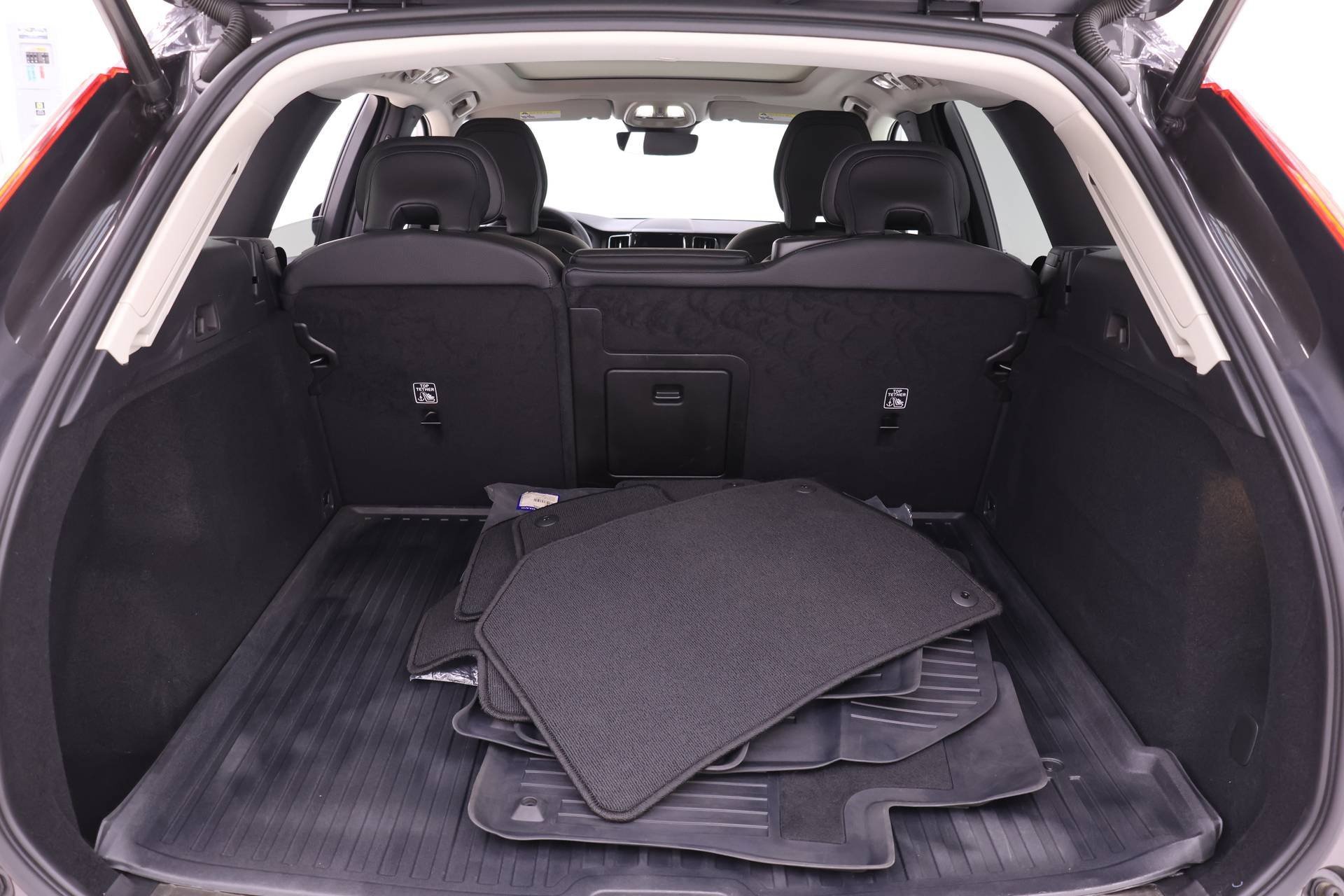 Certified 2024 Volvo XC60 B5 Plus image 18