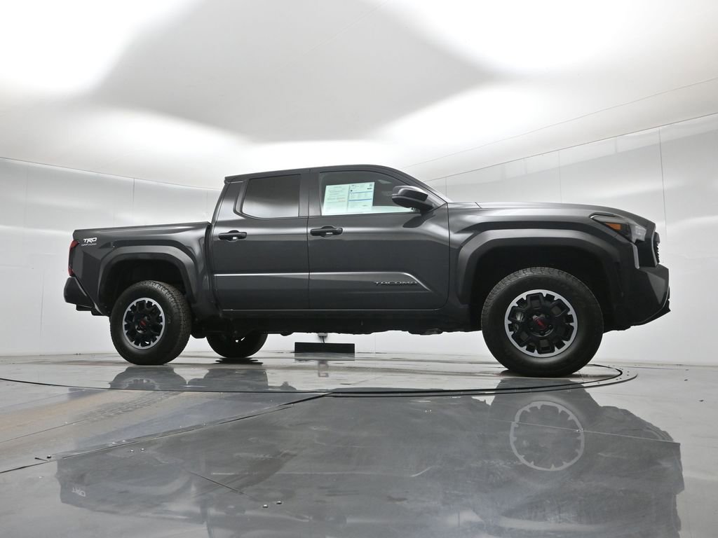 Used 2024 Toyota Tacoma TRD Off-Road image 4