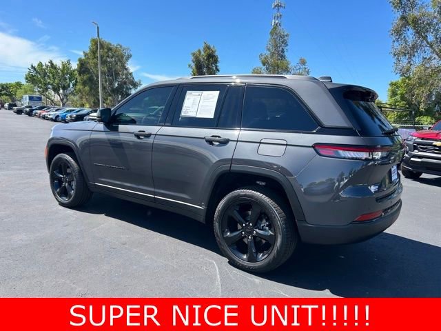 Used 2025 Jeep Grand Cherokee Limited w/ Luxury Tech Group II image 4