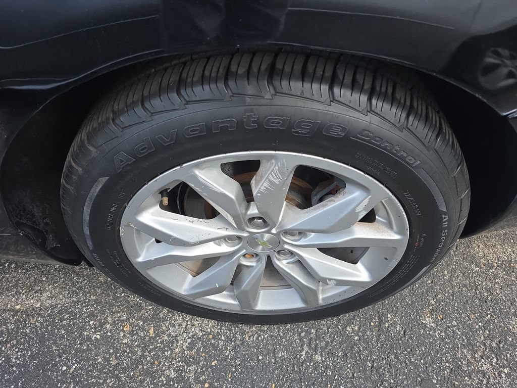 Used 2017 Chevrolet Impala LT FWD image 5