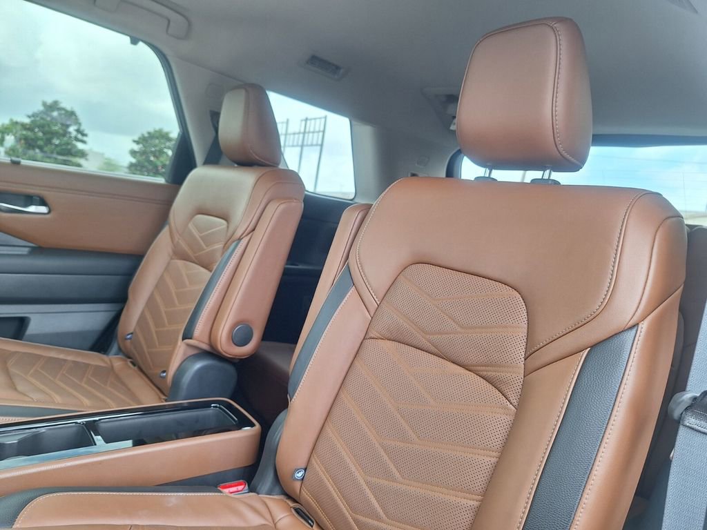 Used 2024 Nissan Pathfinder Platinum FWD image 26