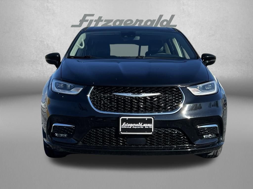 Used 2024 Chrysler Pacifica Touring-L image 5