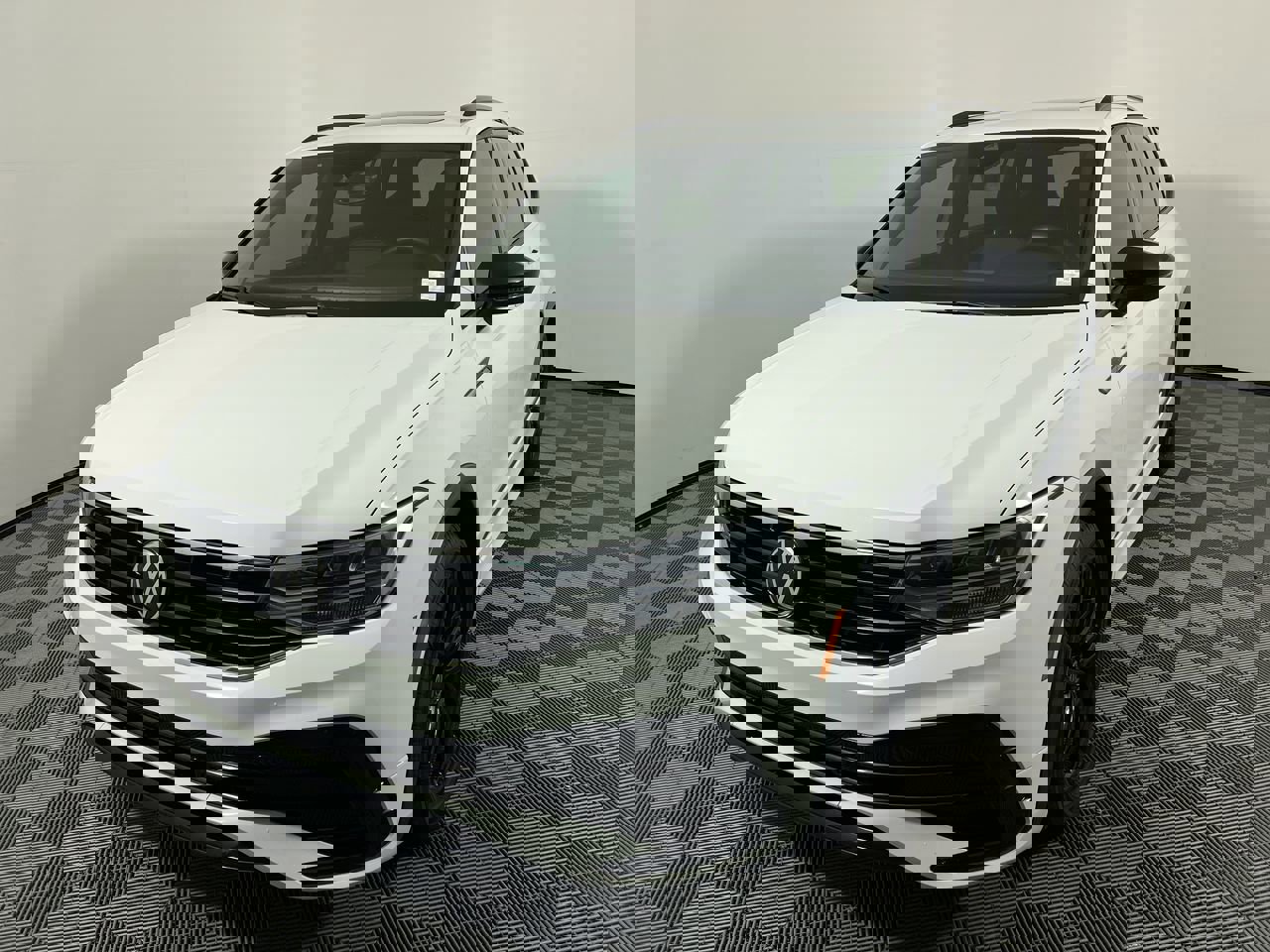 Used 2022 Volkswagen Tiguan SE R-Line image 7