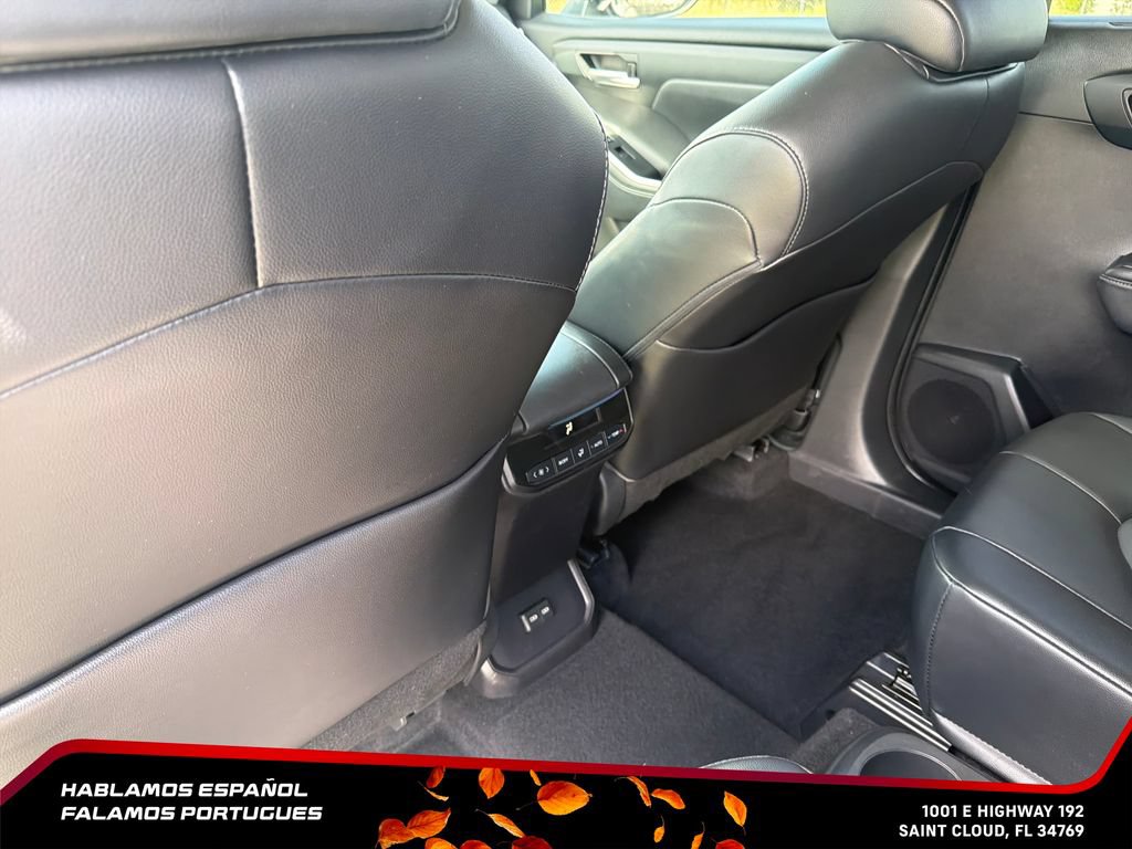 Used 2022 Toyota Highlander XLE FWD image 30