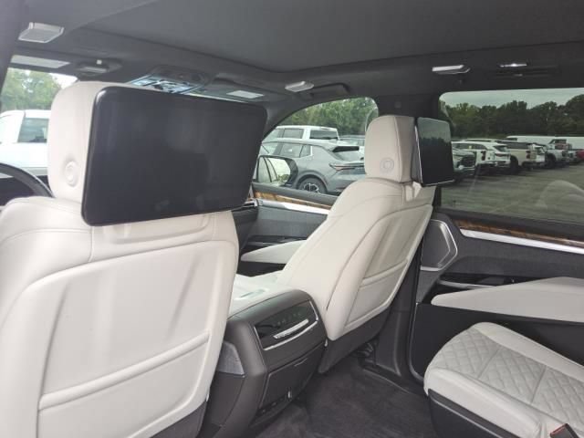 Used 2026 Cadillac Escalade ESV Platinum Sport AWD/4WD image 3