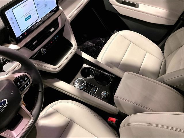 New 2026 Ford Explorer Active w/ Active Comfort Package AWD/4WD image 8