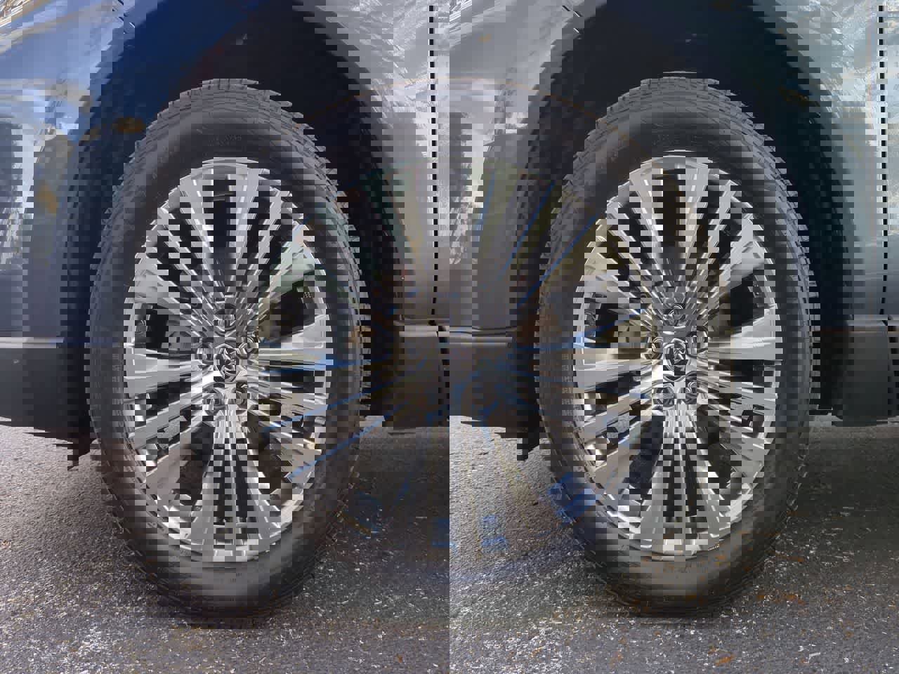 Used 2022 Toyota Venza XLE image 14