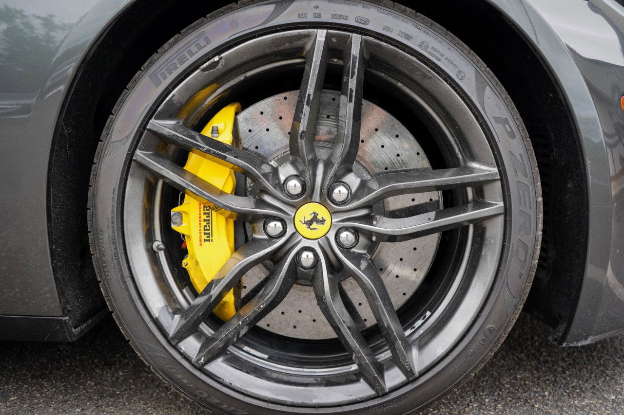 Used 2015 Ferrari FF image 8