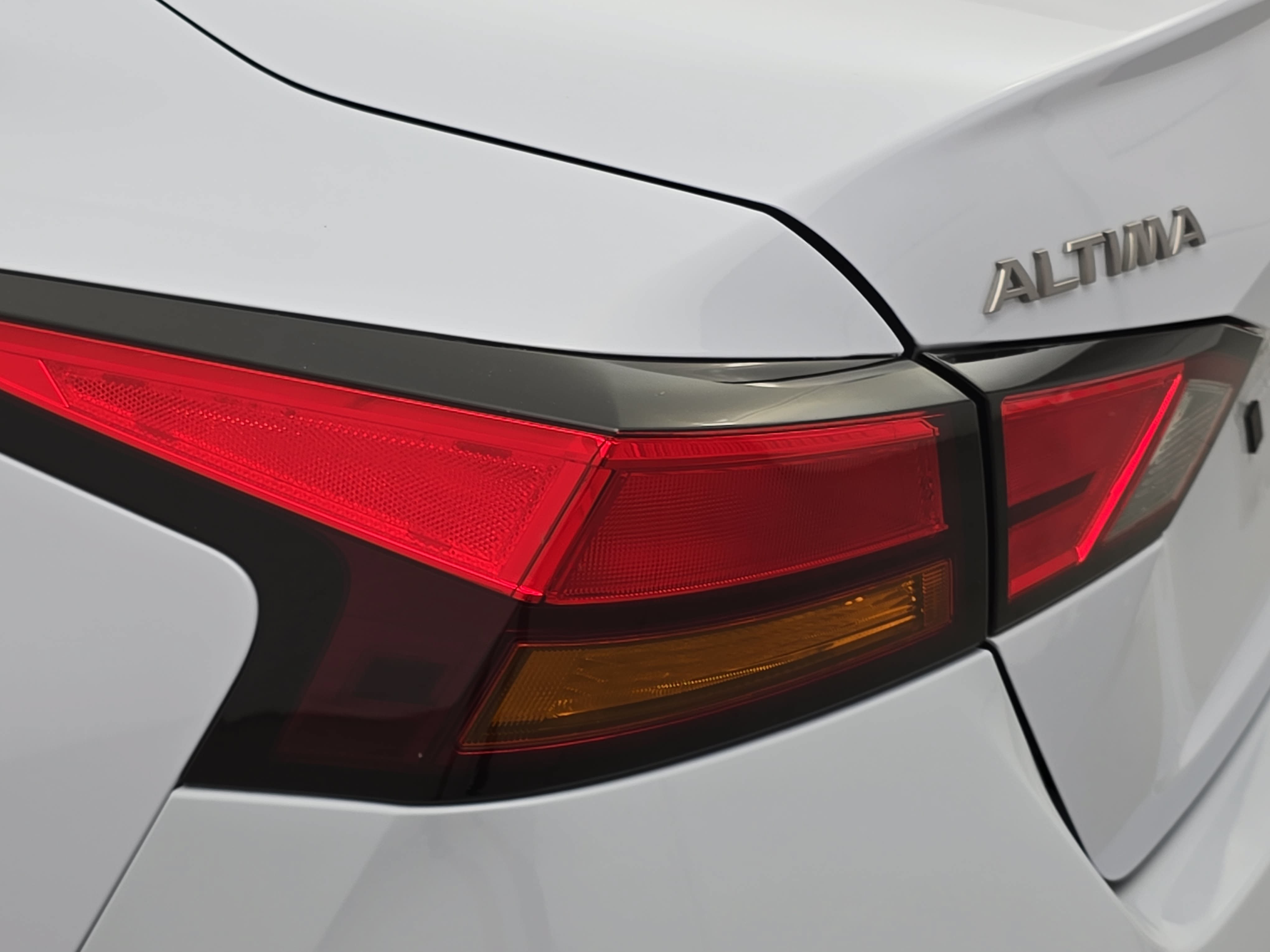 Certified 2025 Nissan Altima 2.5 SR FWD image 32