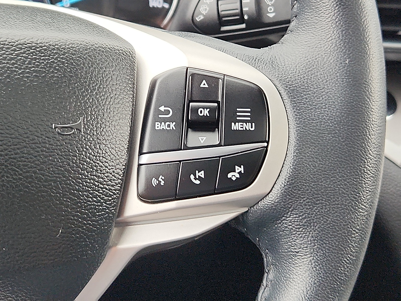 Used 2023 Ford Explorer XLT w/ Equipment Group 202A AWD/4WD image 22