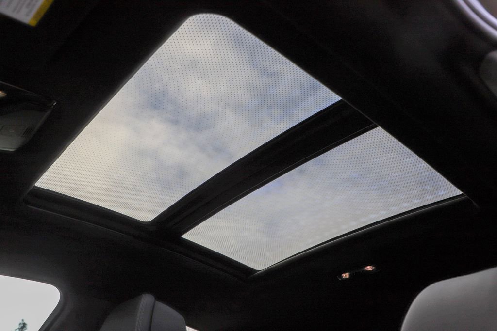 Used 2024 BMW X6 xDrive40i w/ Executive Package image 11