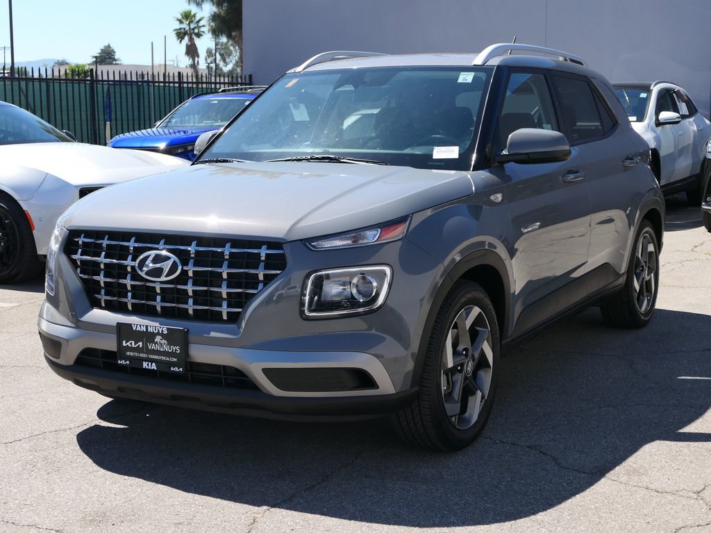 Used 2023 Hyundai Venue SEL FWD image 8