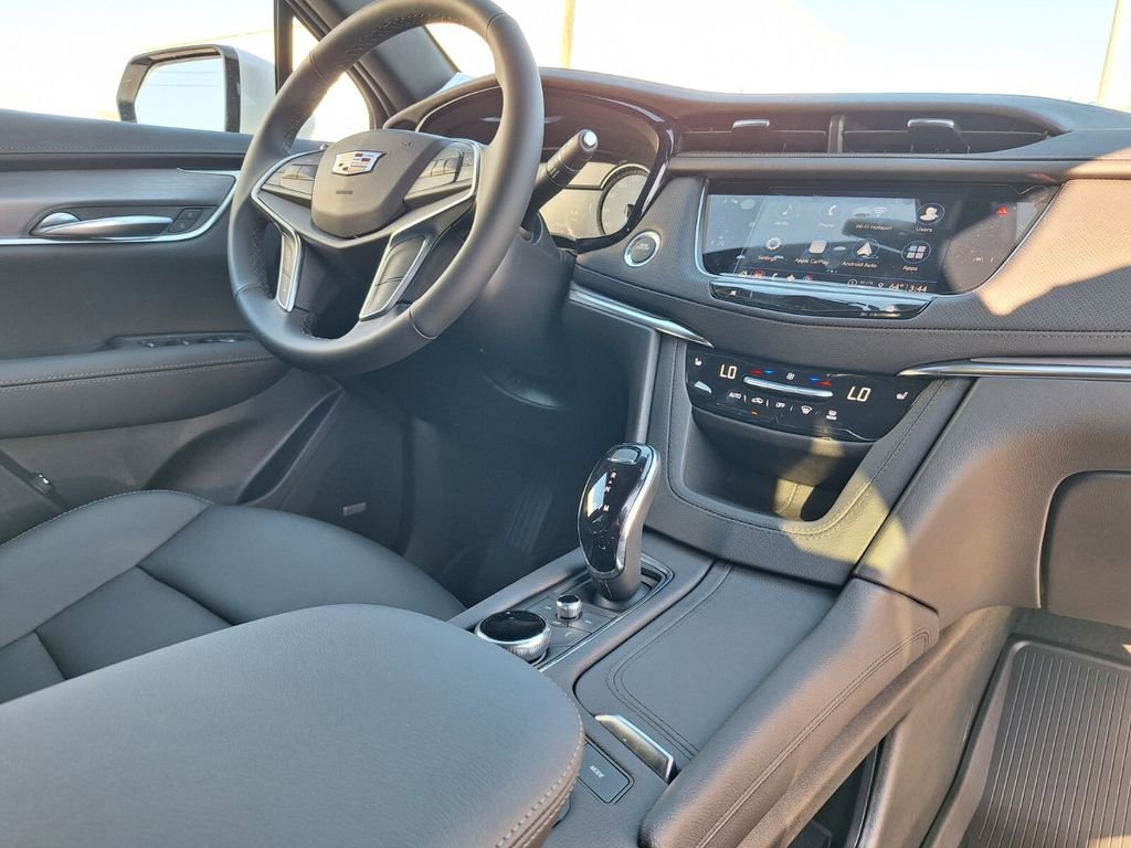 New 2026 Cadillac XT5 Luxury w/ LPO, Floor Liner Package AWD/4WD image 28